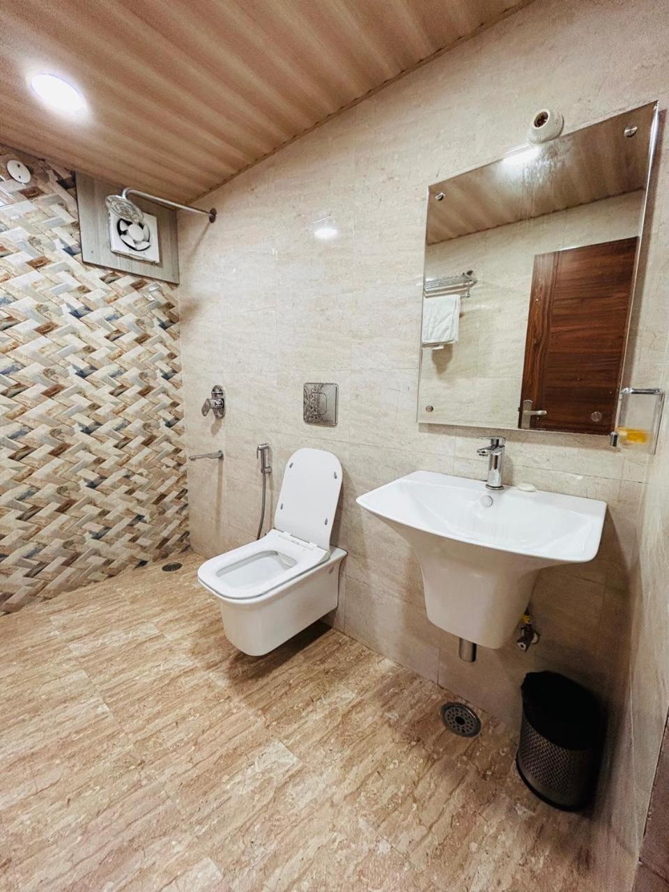 Yog Maya Regency B&B Shimla Exteriör bild