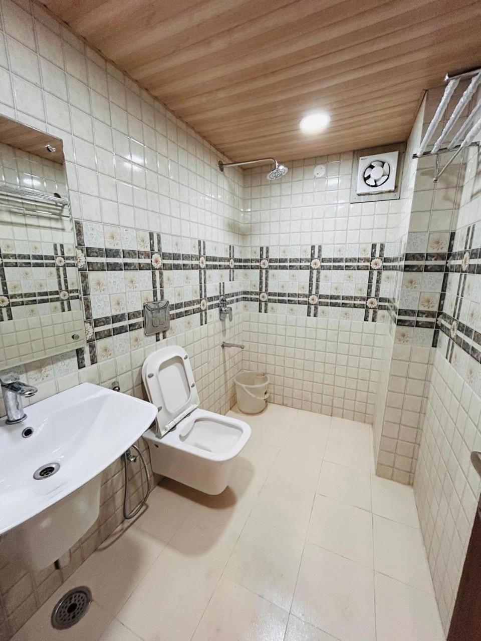 Yog Maya Regency B&B Shimla Exteriör bild