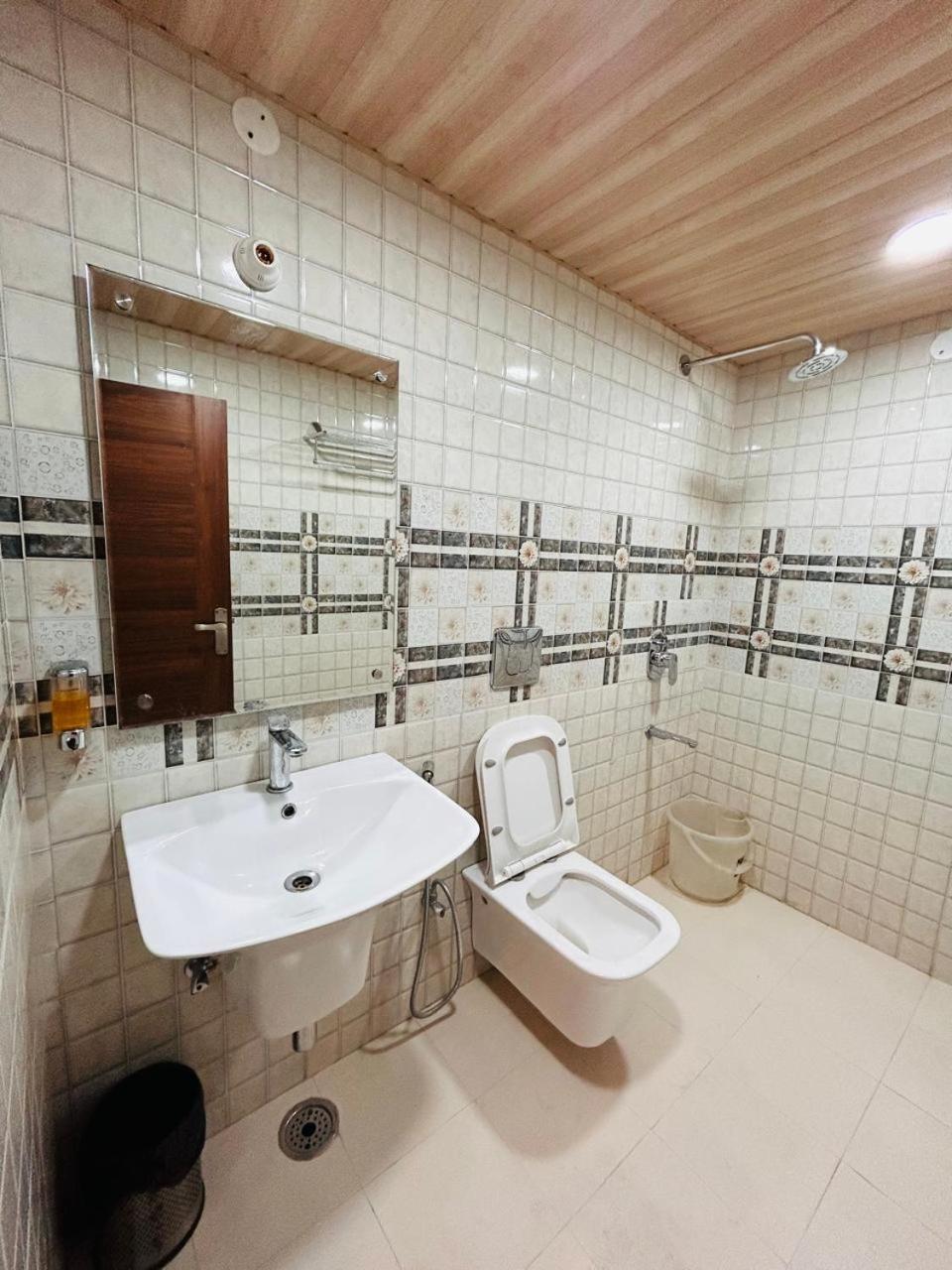 Yog Maya Regency B&B Shimla Exteriör bild