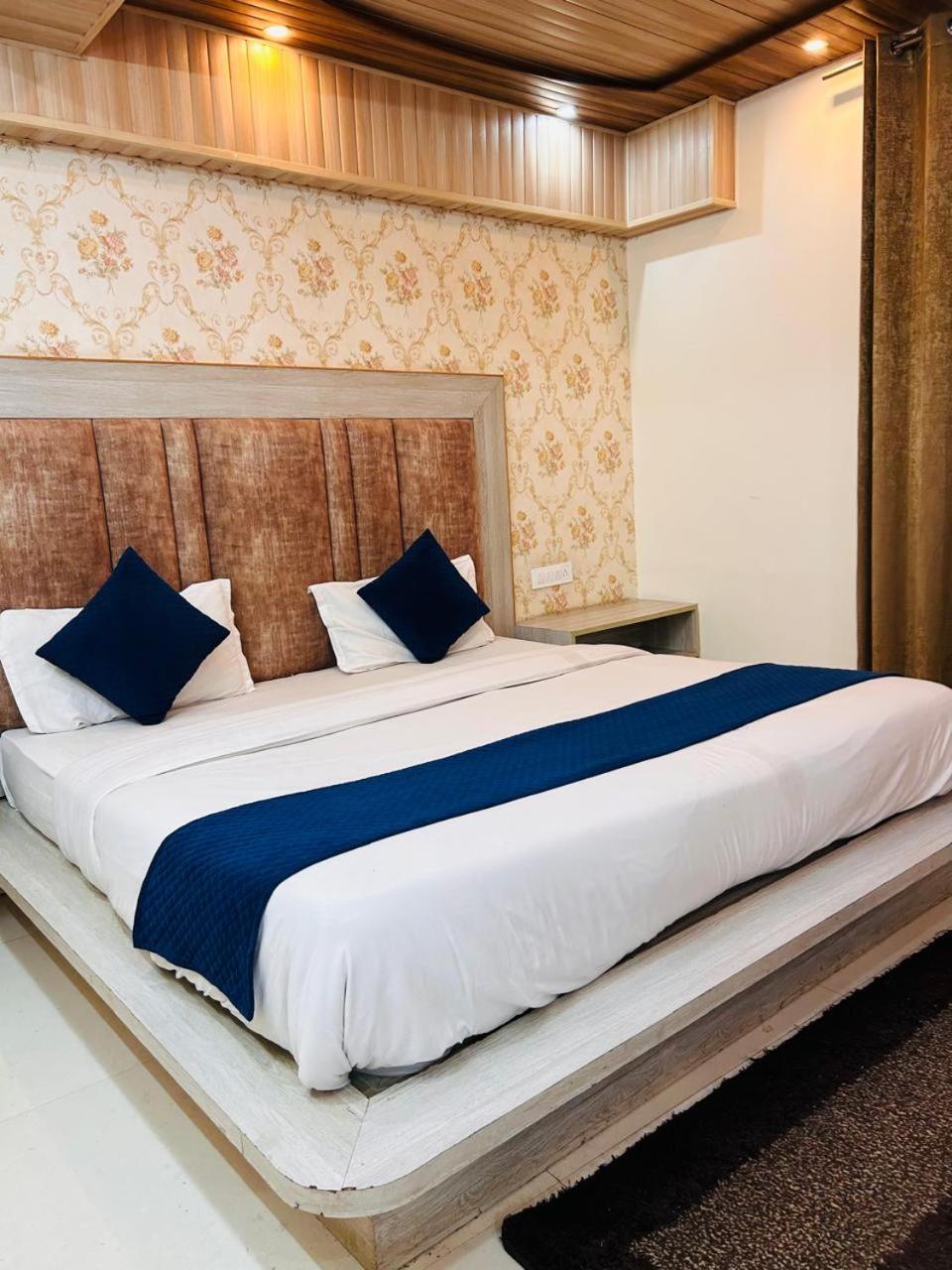 Yog Maya Regency B&B Shimla Exteriör bild